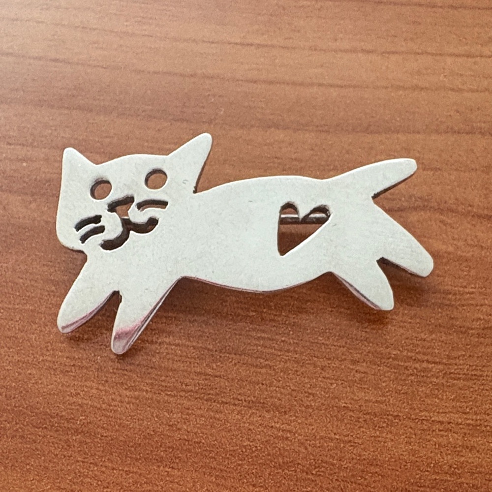 Anni & CO Vintage Petite Sterling Silver Cat Pin